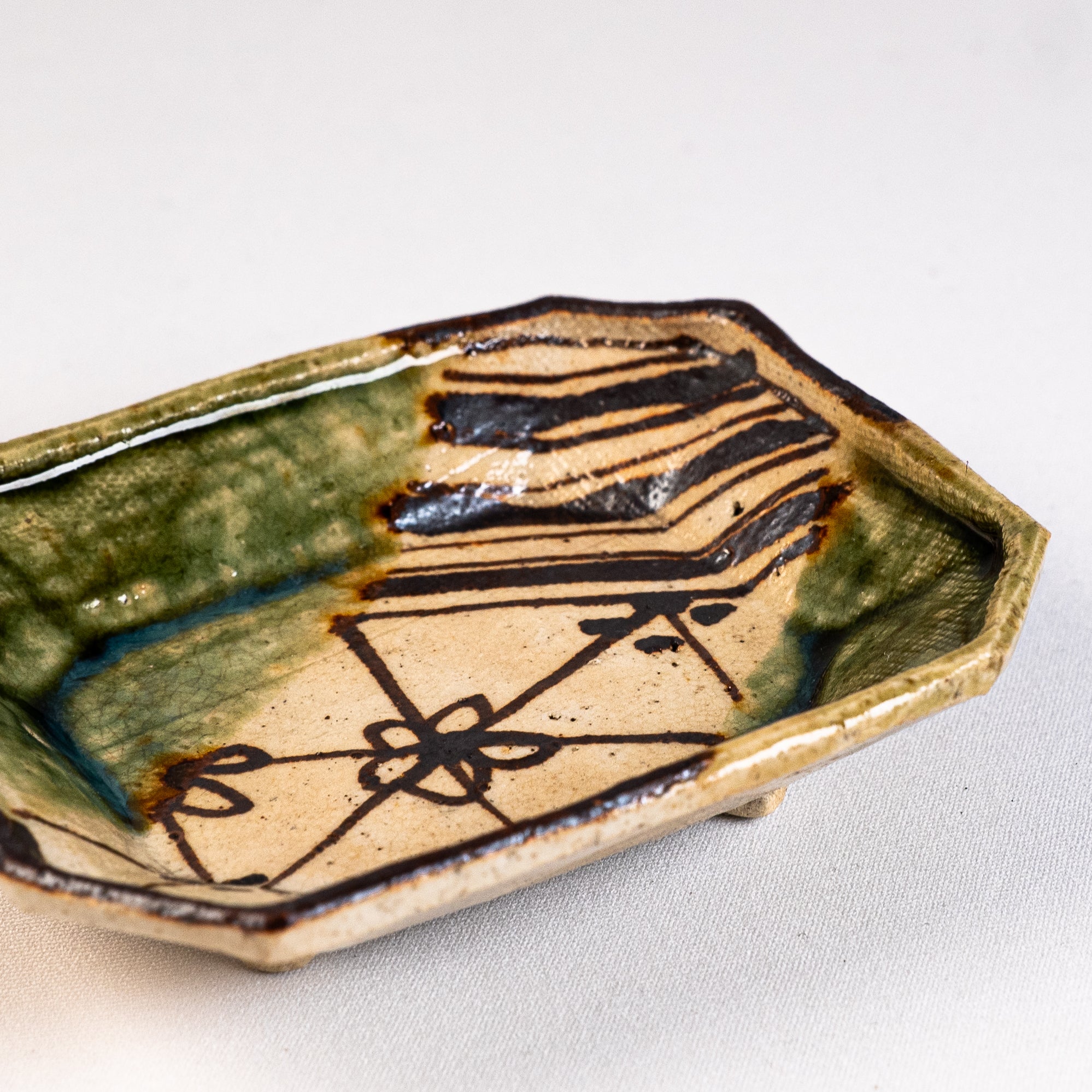 織部小皿 – アンティークショップ 〈M's IT BE〉